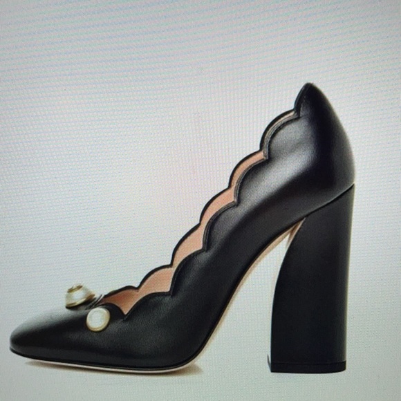 Gucci Black Scalloped Leather Willow Pearl Embellished Heel Pumps - Picture 10 of 10